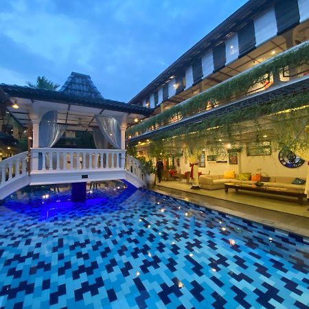 Raintree Boutique Villa & Gallery Джокякарта Екстериор снимка