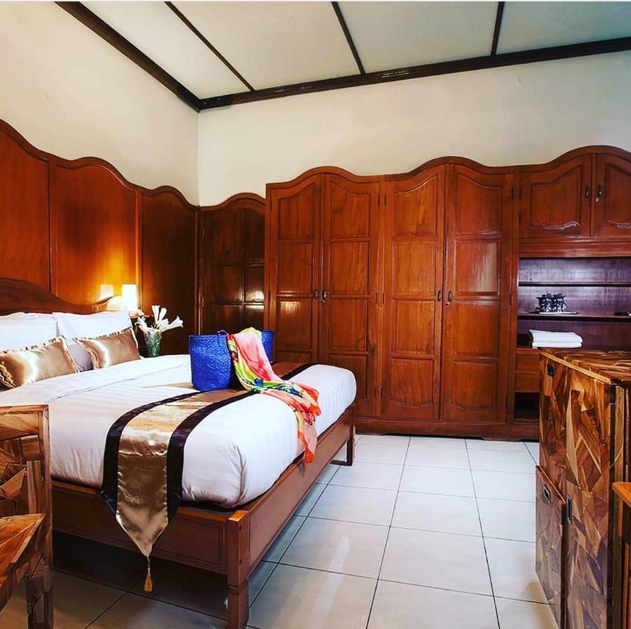 Raintree Boutique Villa & Gallery Джокякарта Екстериор снимка