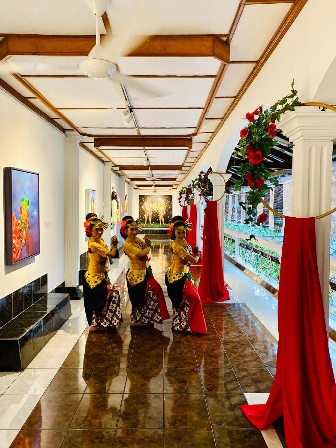 Raintree Boutique Villa & Gallery Джокякарта Екстериор снимка