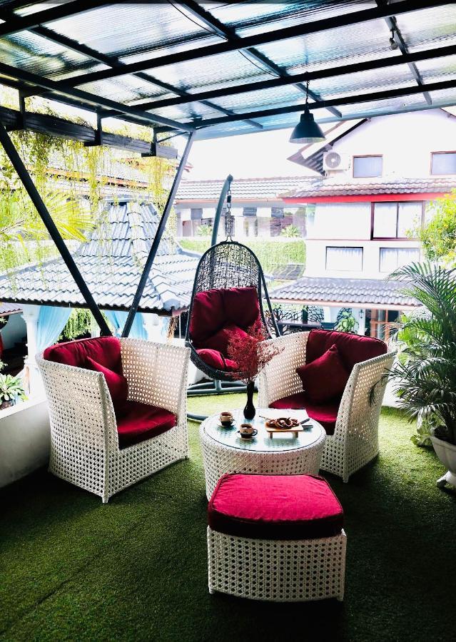 Raintree Boutique Villa & Gallery Джокякарта Екстериор снимка