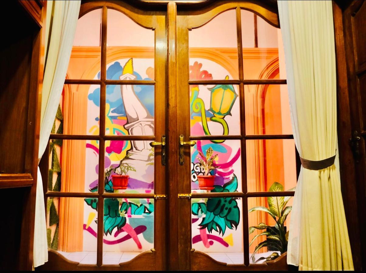 Raintree Boutique Villa & Gallery Джокякарта Екстериор снимка