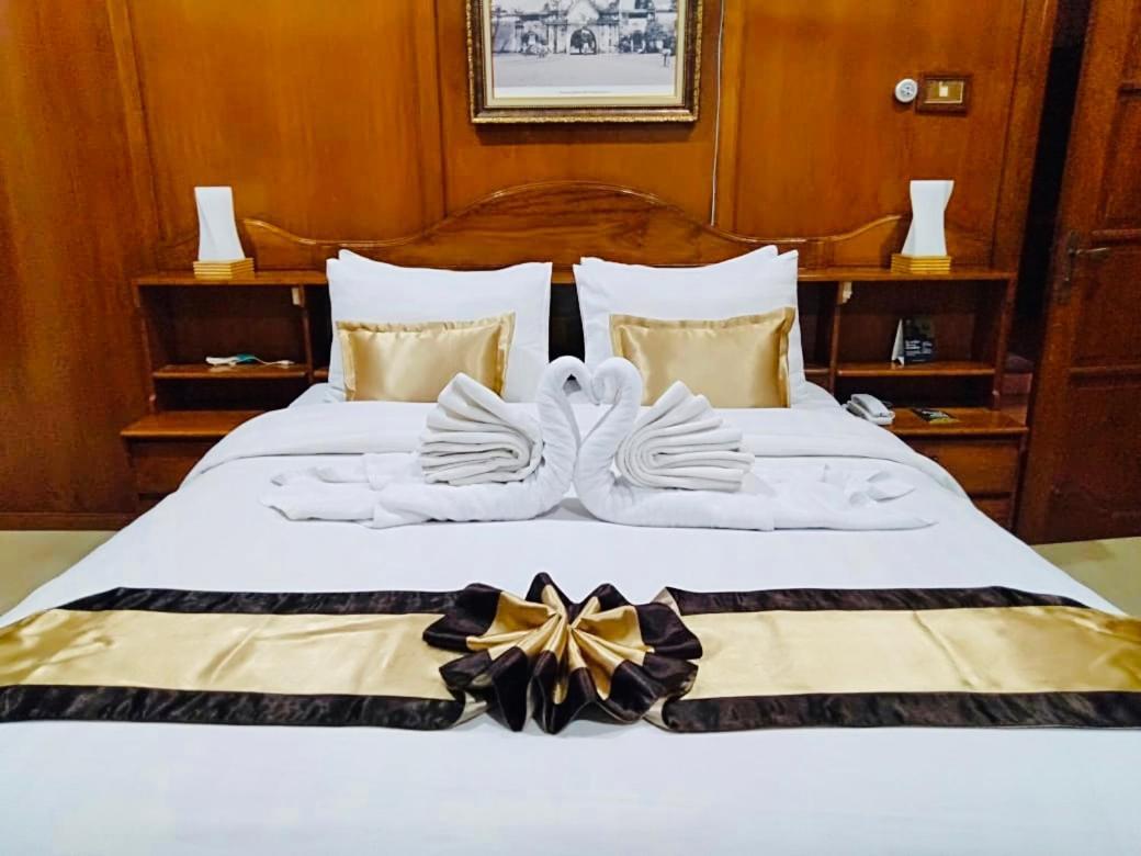 Raintree Boutique Villa & Gallery Джокякарта Екстериор снимка