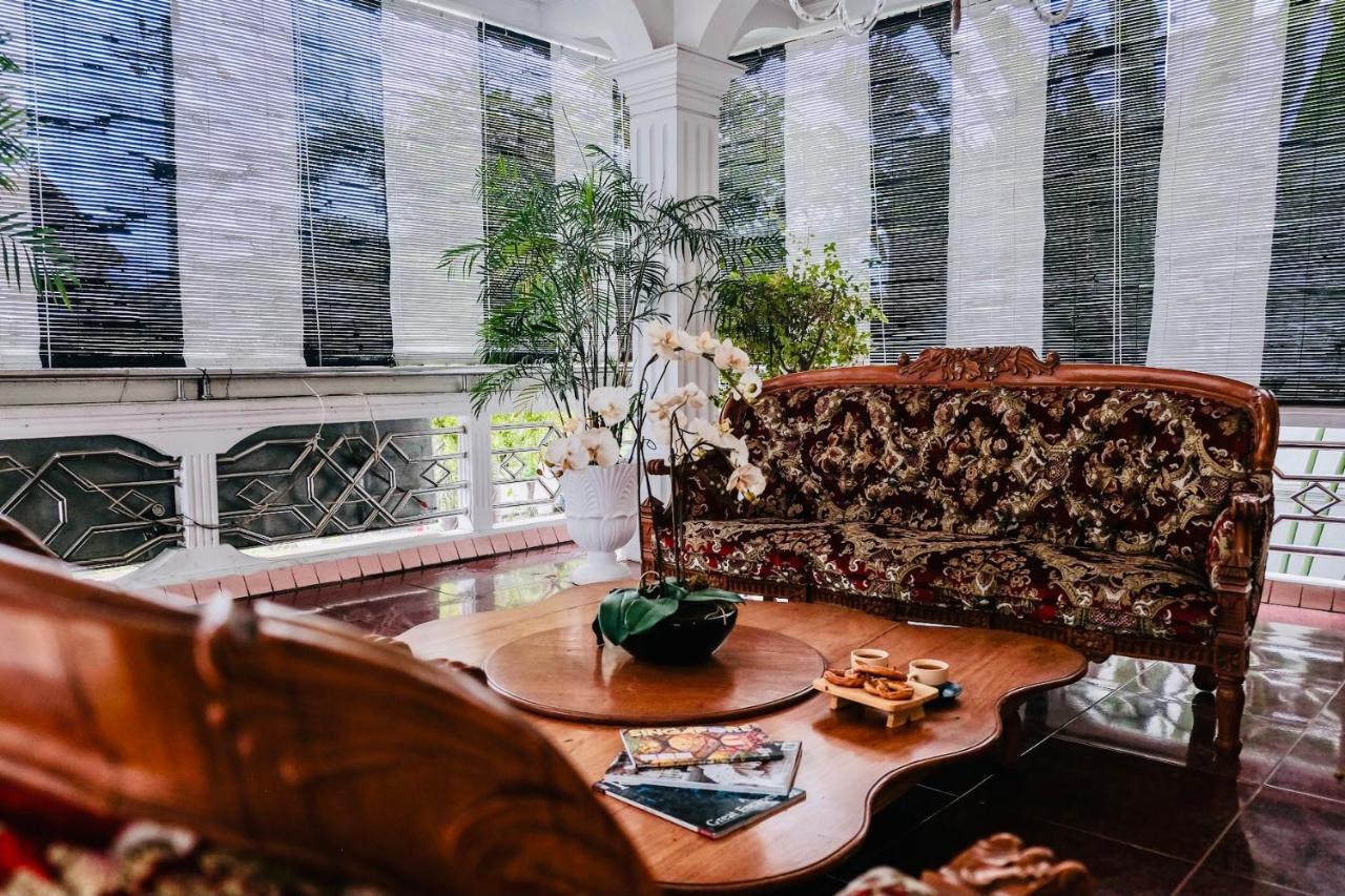 Raintree Boutique Villa & Gallery Джокякарта Екстериор снимка