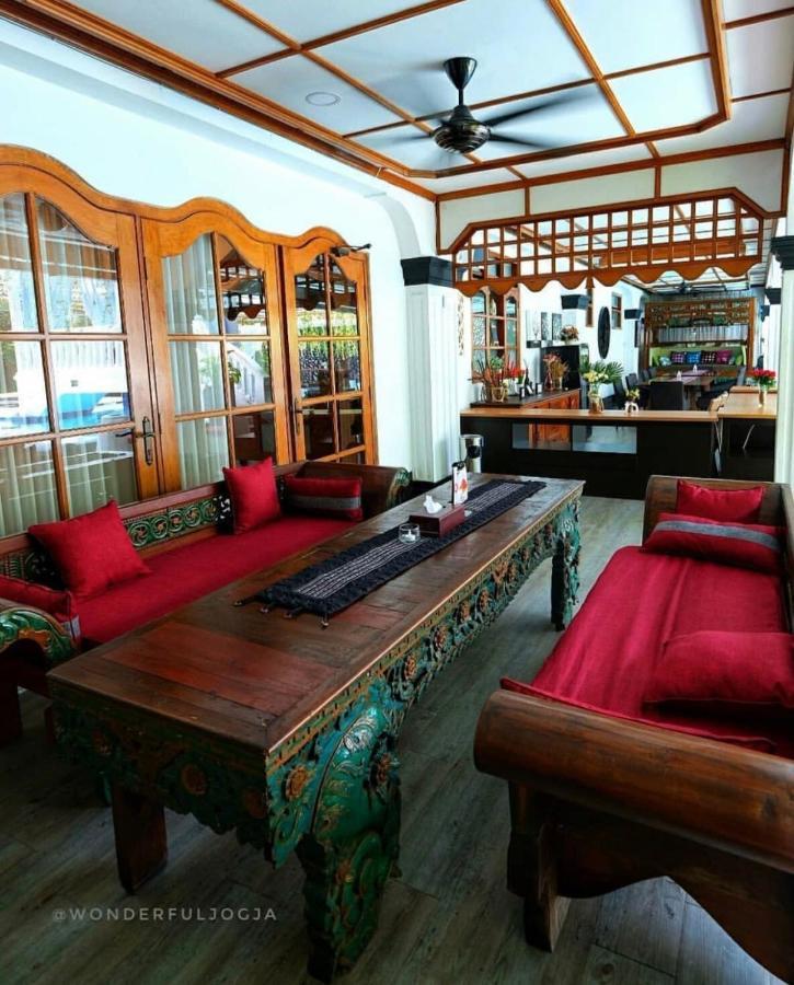 Raintree Boutique Villa & Gallery Джокякарта Екстериор снимка