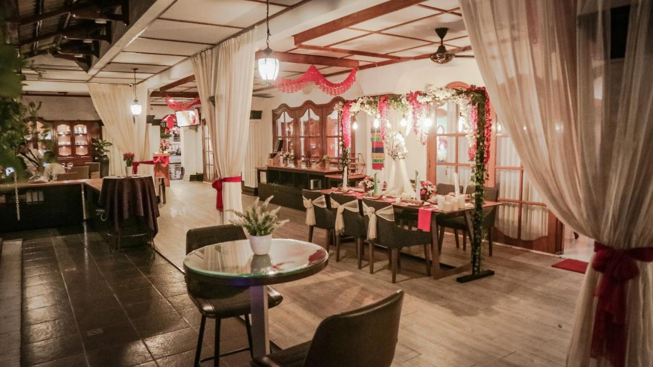 Raintree Boutique Villa & Gallery Джокякарта Екстериор снимка