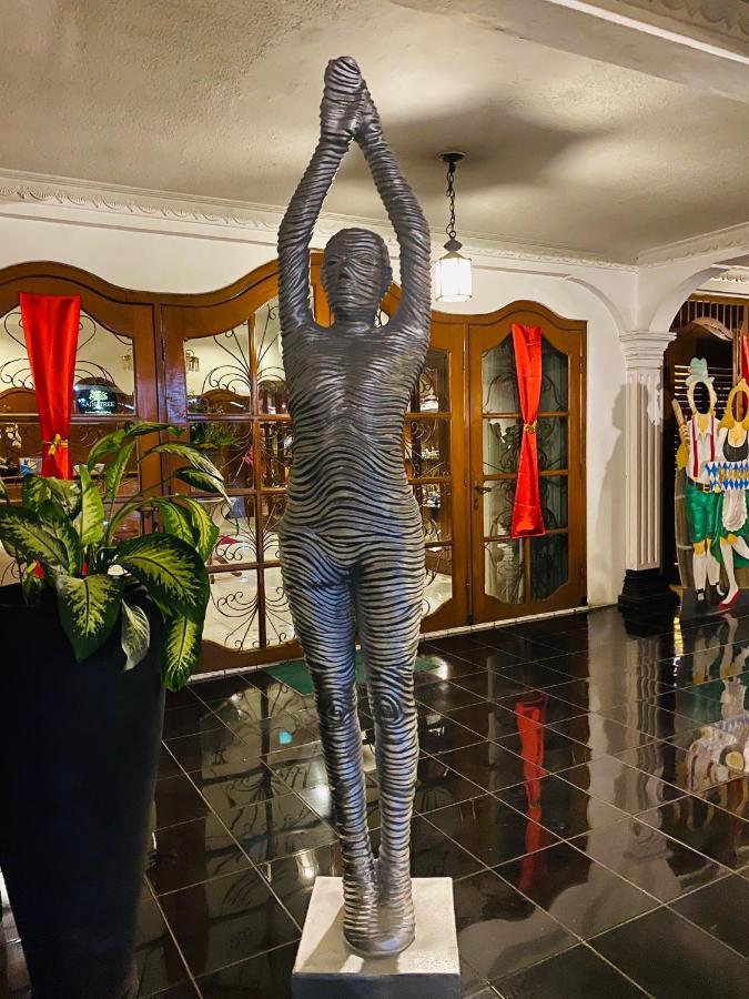 Raintree Boutique Villa & Gallery Джокякарта Екстериор снимка