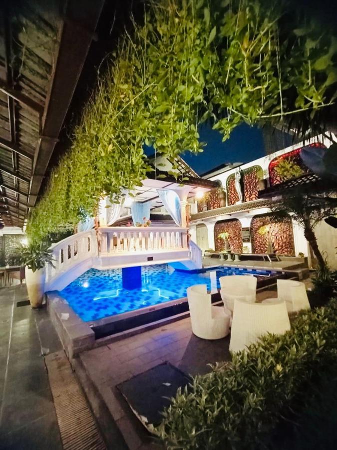 Raintree Boutique Villa & Gallery Джокякарта Екстериор снимка