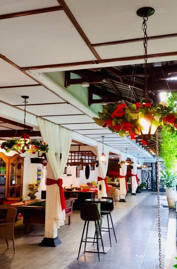 Raintree Boutique Villa & Gallery Джокякарта Екстериор снимка