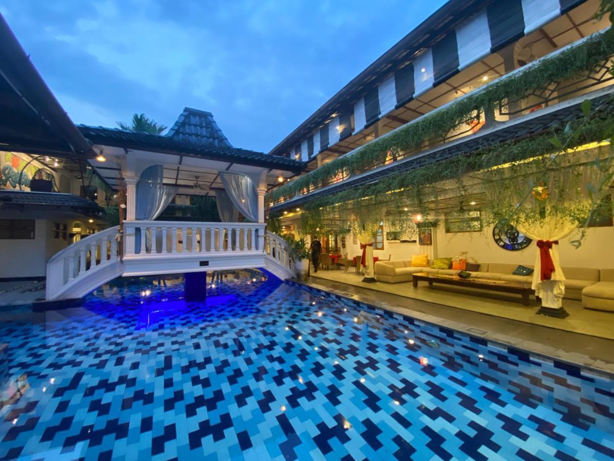 Raintree Boutique Villa & Gallery Джокякарта Екстериор снимка