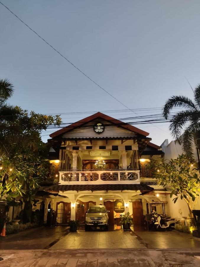 Raintree Boutique Villa & Gallery Джокякарта Екстериор снимка