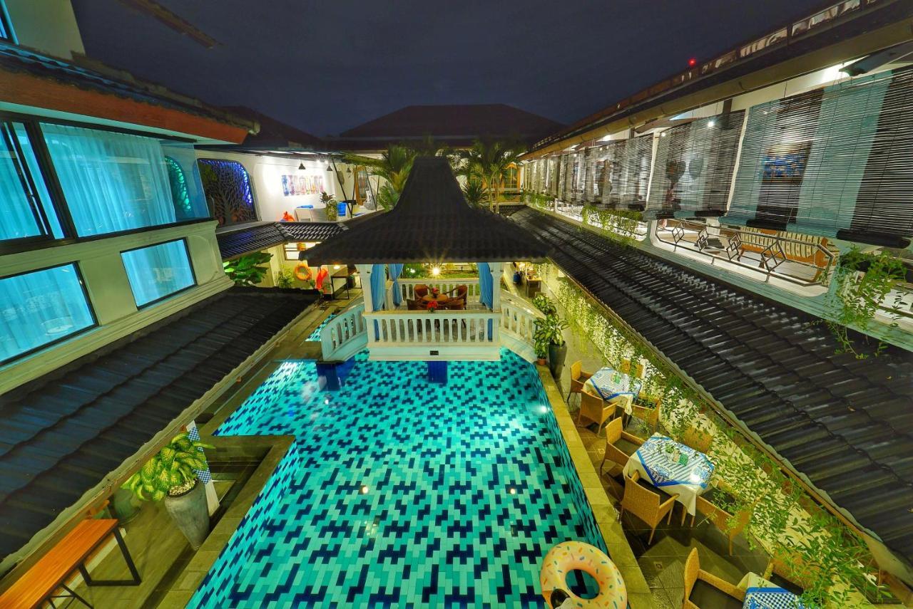 Raintree Boutique Villa & Gallery Джокякарта Екстериор снимка